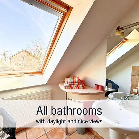 Paulis Cozy 4-bedroom Vacation - With 4 Bathrooms Sun Terrace & Sauna, To Hike & Bike, To Chil & Meet 別荘 *